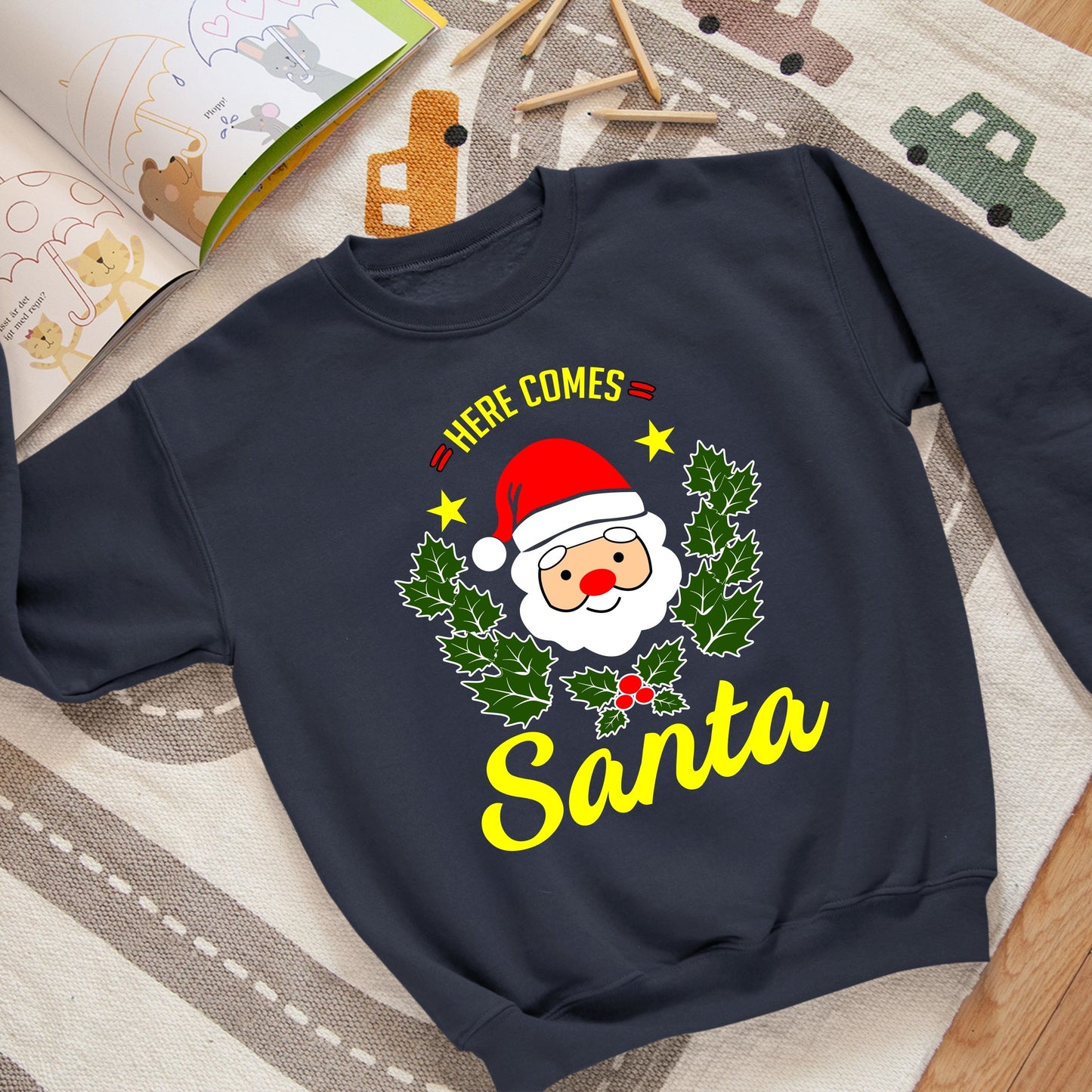 Here Comes Santa, Youth Long Sleeve, Christmas Decor, Christmas Clothing, Christmas Sweatshirts, Christmas Shirts, Christmas